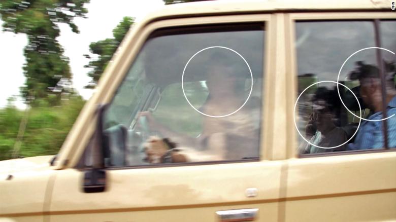 CNN spotted a car tracking the team&#39;s movements. Upon approaching the vehicle, most of its passengers tried to hide their faces. eiqrriqkdidqkkmp
